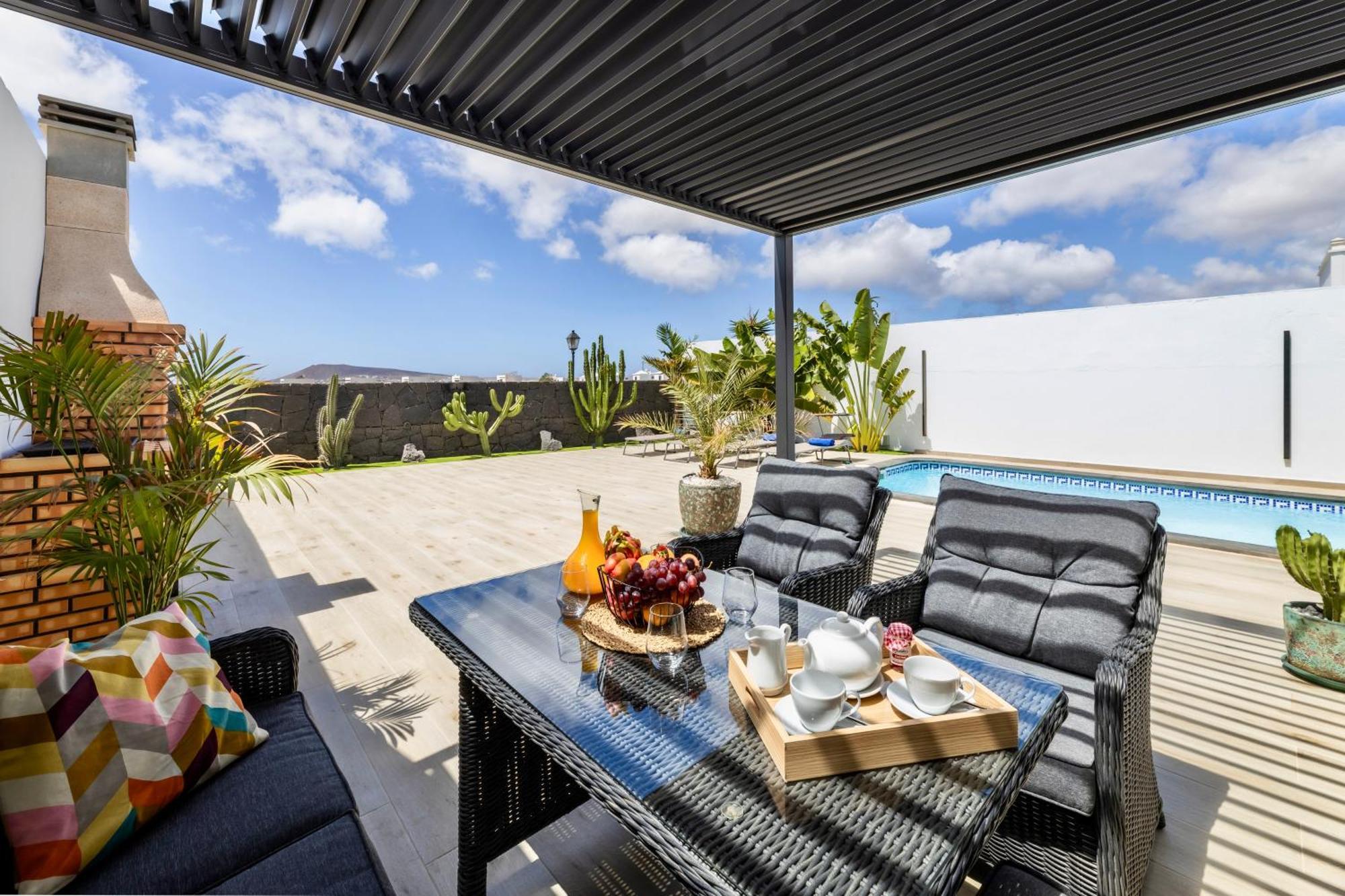 Villa Playa Blanca - Heated Pool, Aircon Luaran gambar