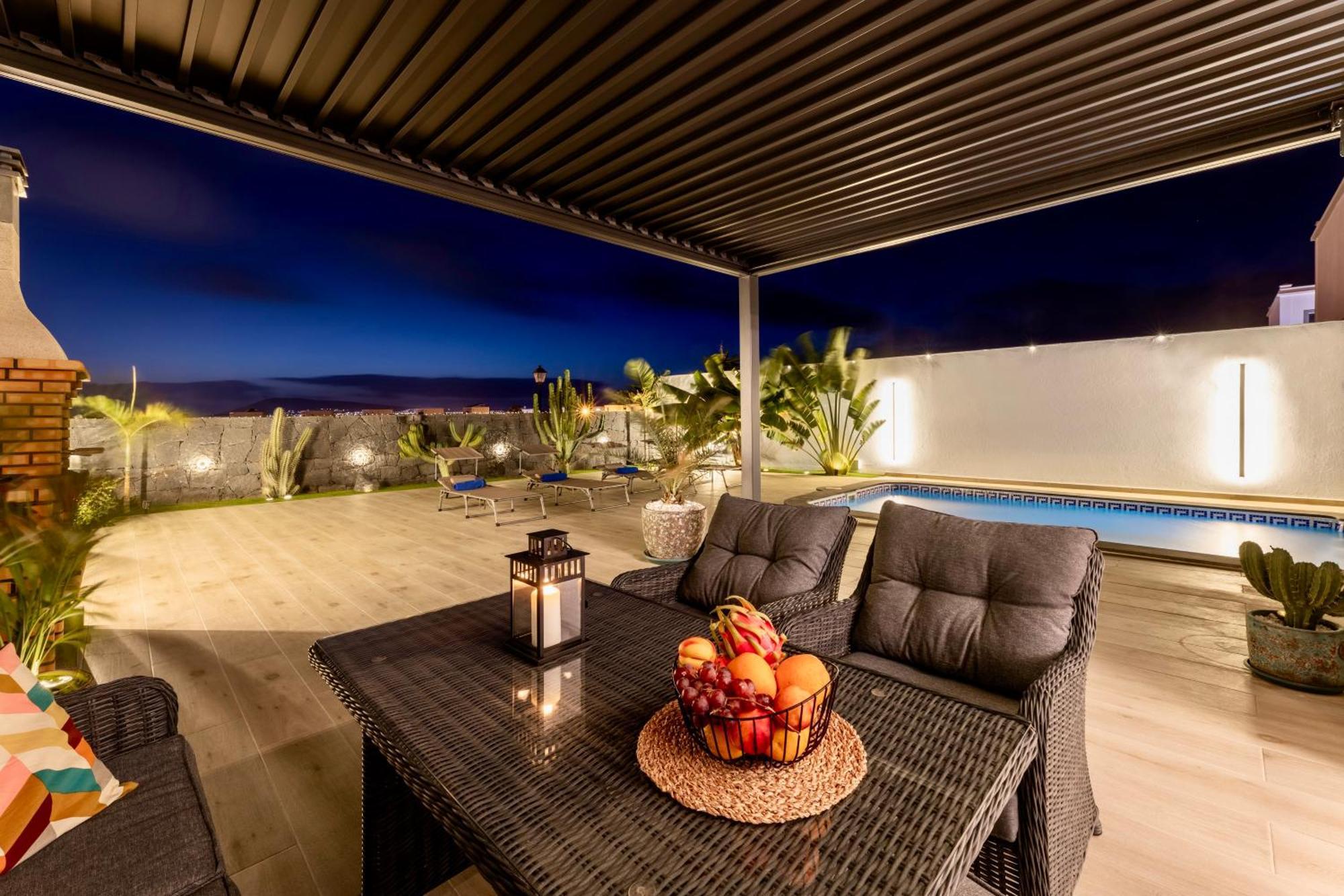 Villa Playa Blanca - Heated Pool, Aircon Luaran gambar