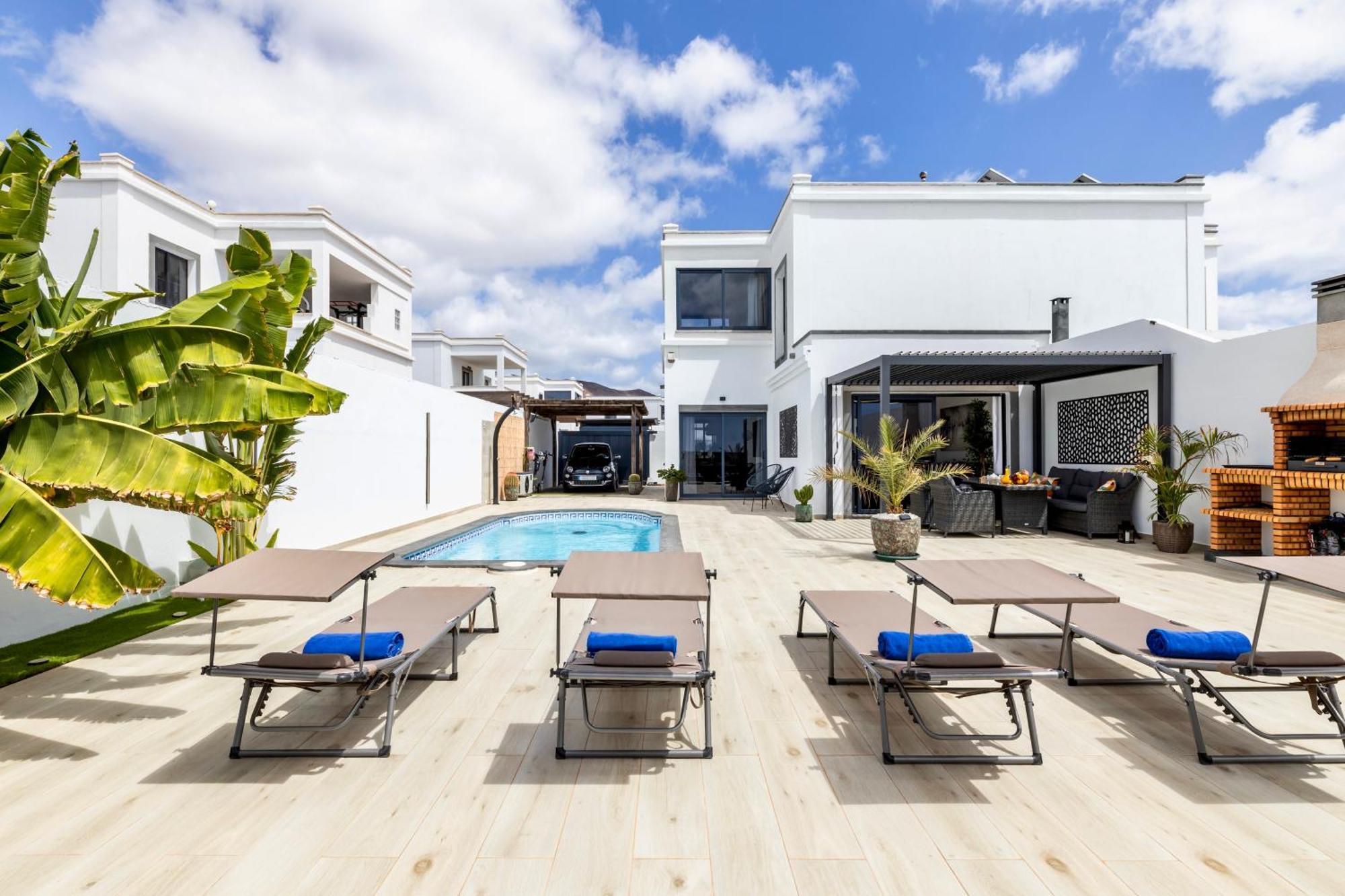 Villa Playa Blanca - Heated Pool, Aircon Luaran gambar