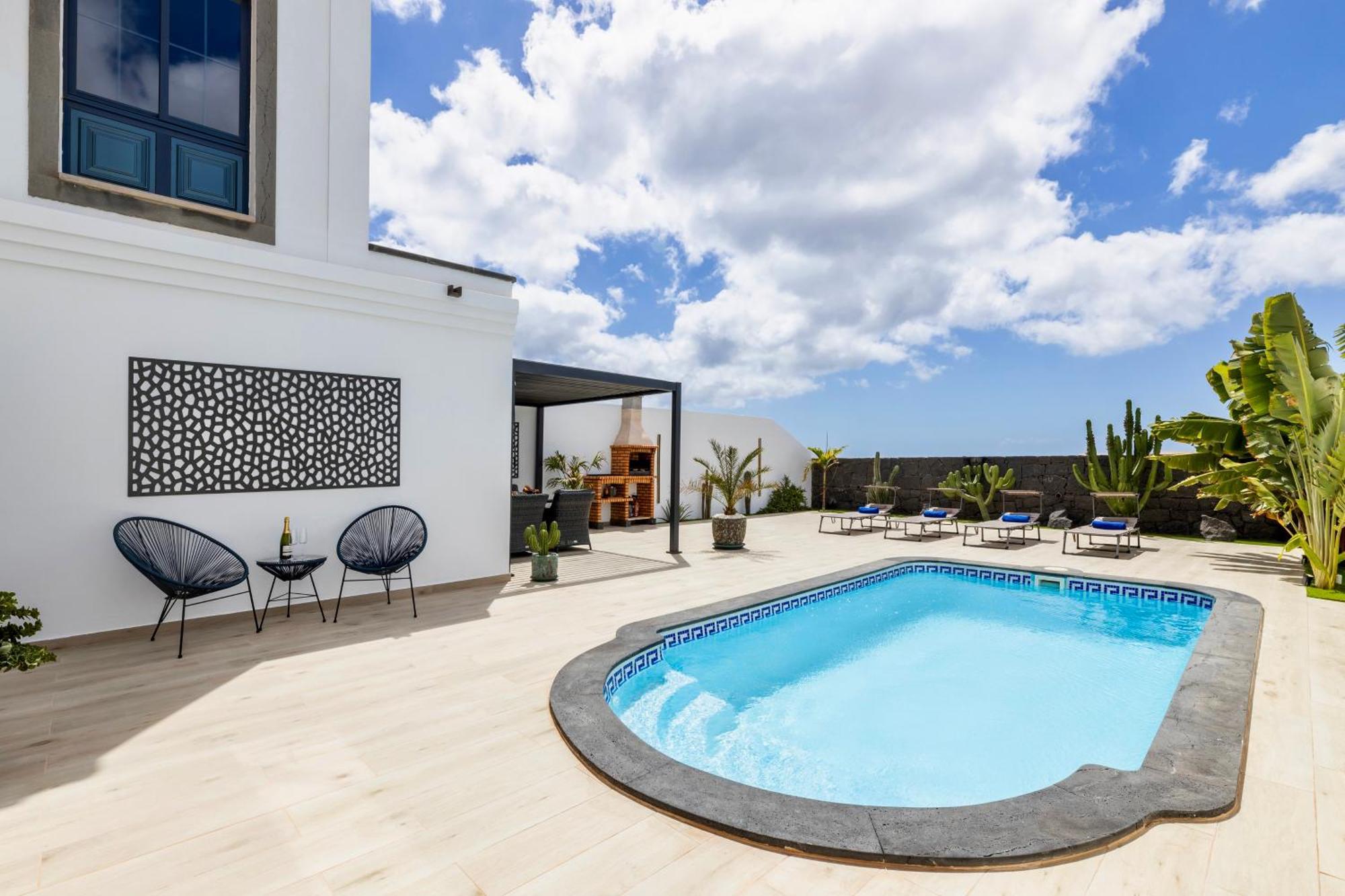 Villa Playa Blanca - Heated Pool, Aircon Luaran gambar