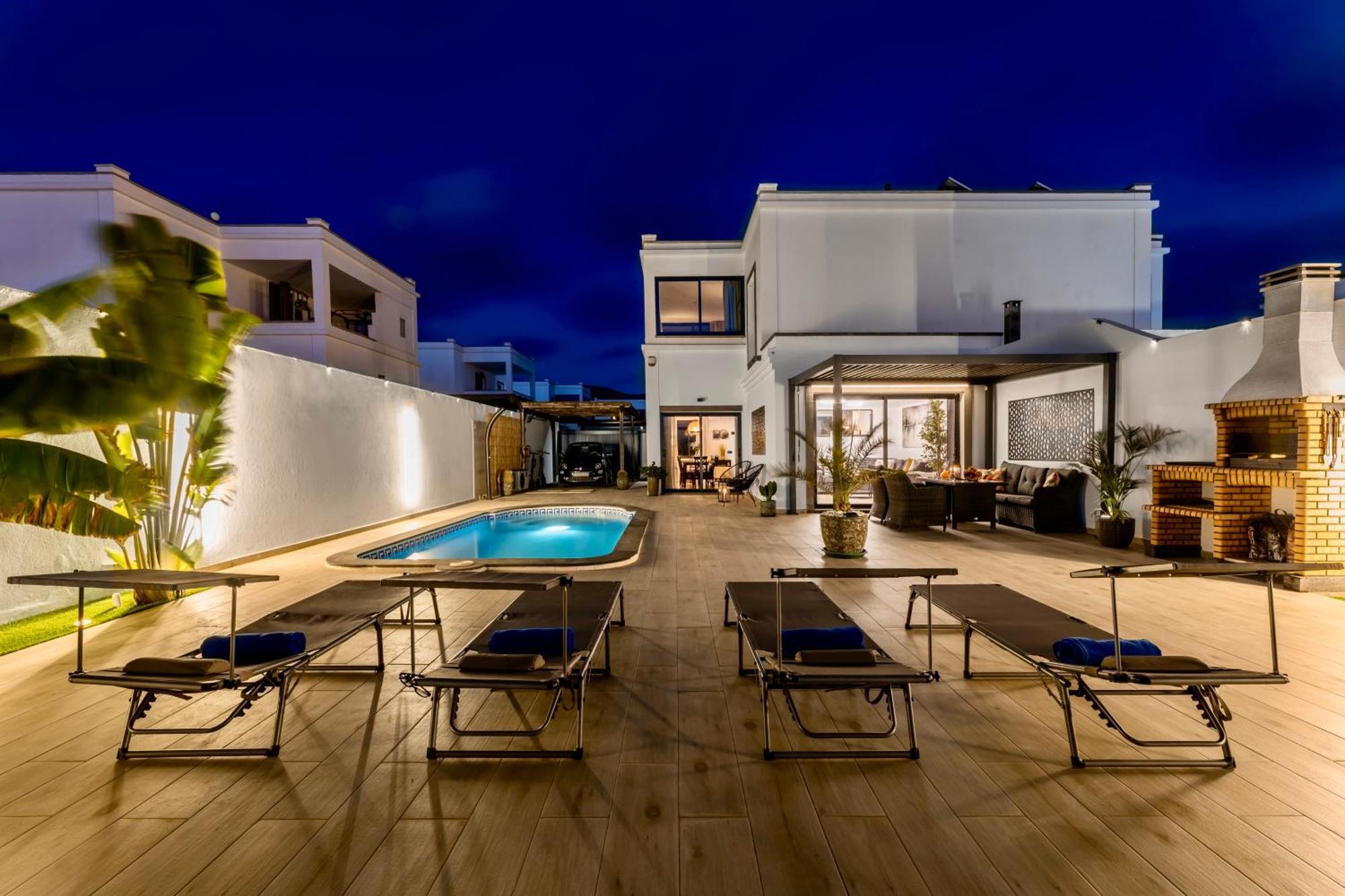Villa Playa Blanca - Heated Pool, Aircon Luaran gambar